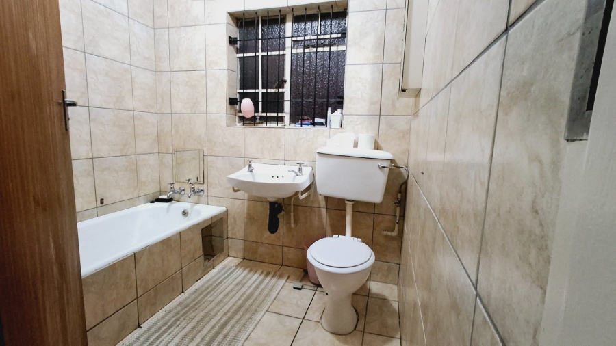 4 Bedroom Property for Sale in Roodia Free State